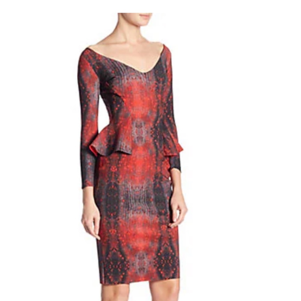 Chiara Boni Three-quarter sleeve peplum dress. Color Verniz.
